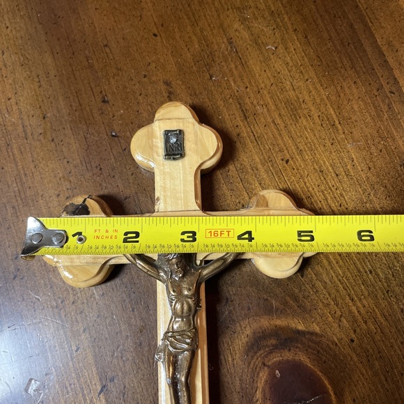 Vintage 70s Wooden Crucifix Jerusalem Stamped Back Copper Colored Jesus - Picture 4 of 7